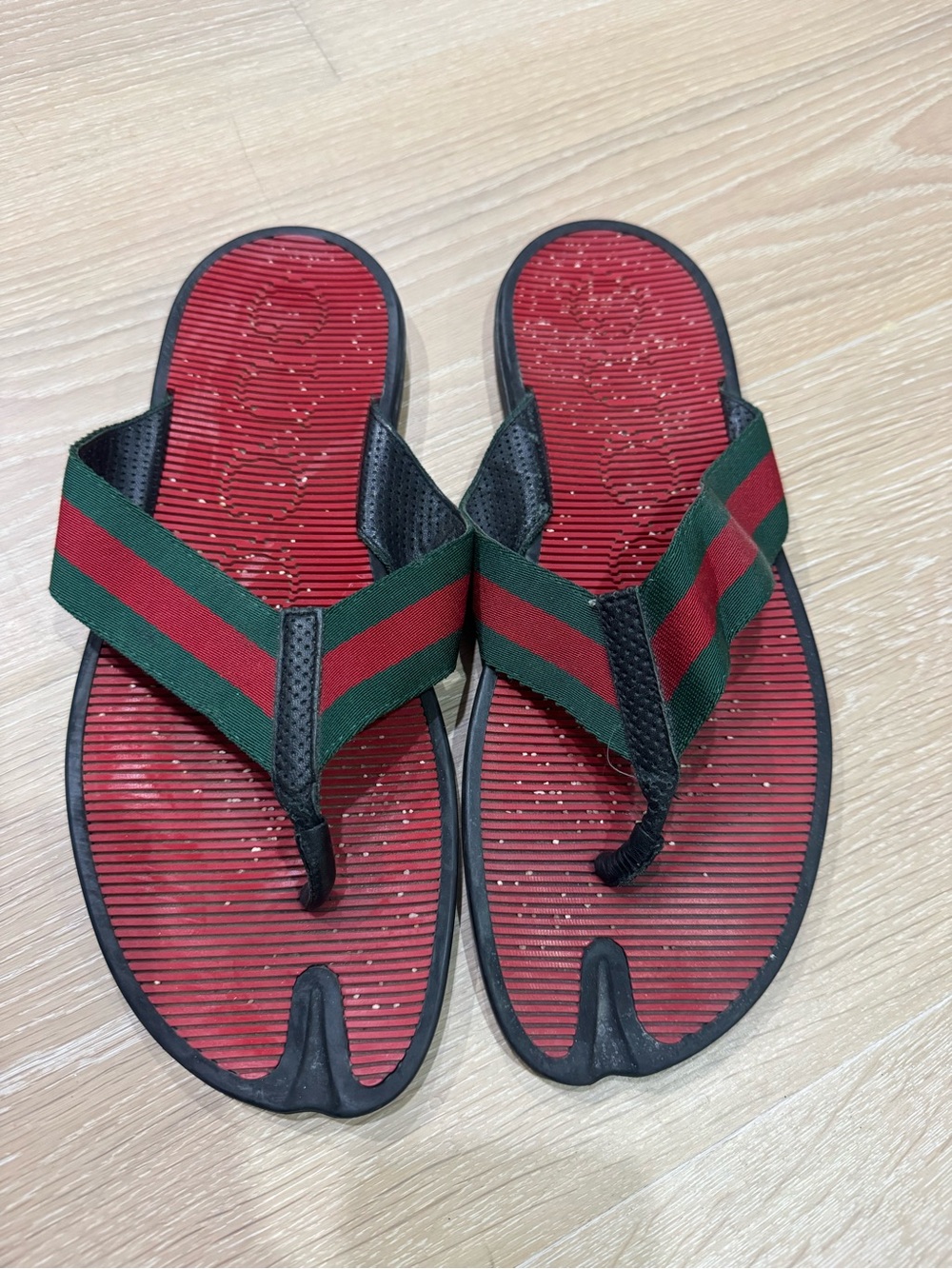 GUCCI Striped Green & Red Webbing Flip Flops